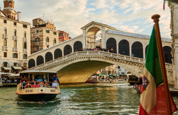 滢用于女孩名字的寓意,滢是什么意思