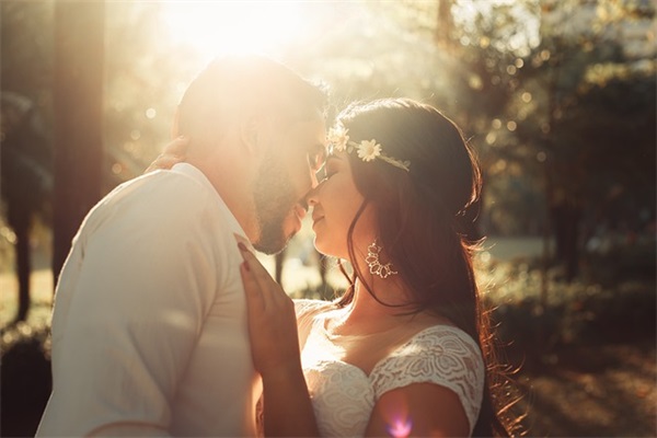 带欢喜的诗句网名霸气