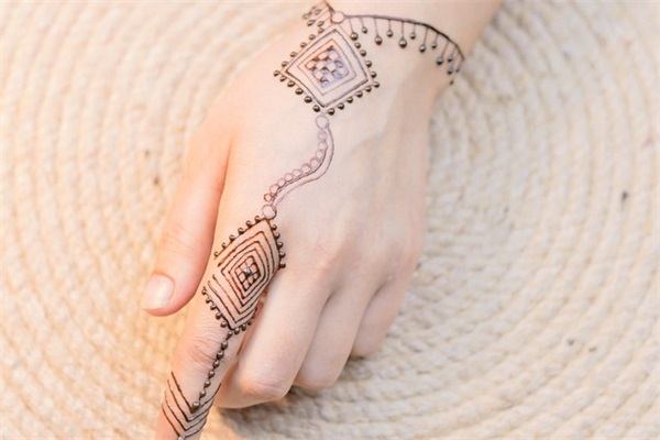 成熟稳重男人经典网名(117个)