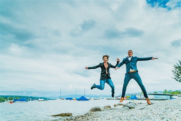 2025年赚钱的最新遨游中国名字情侣群名字